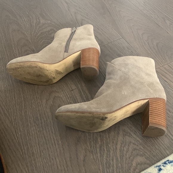 HP 🎉 EUC Soludos Suede Mid-Heel Venetian Bootie - Picture 5 of 5